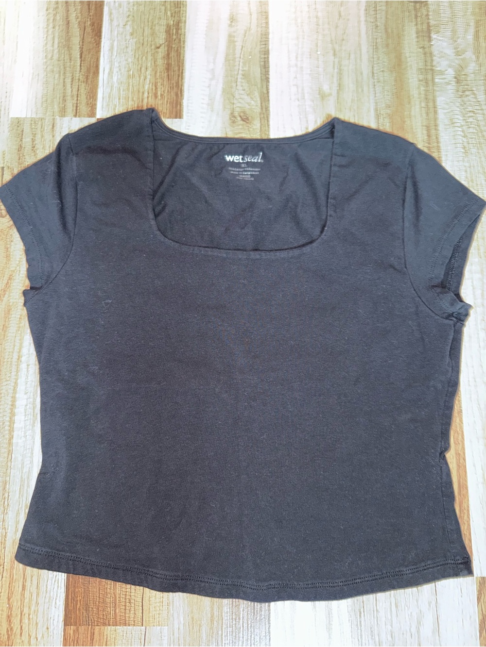 Wet Seal Black Scoop Neck Short Sleeve Tee